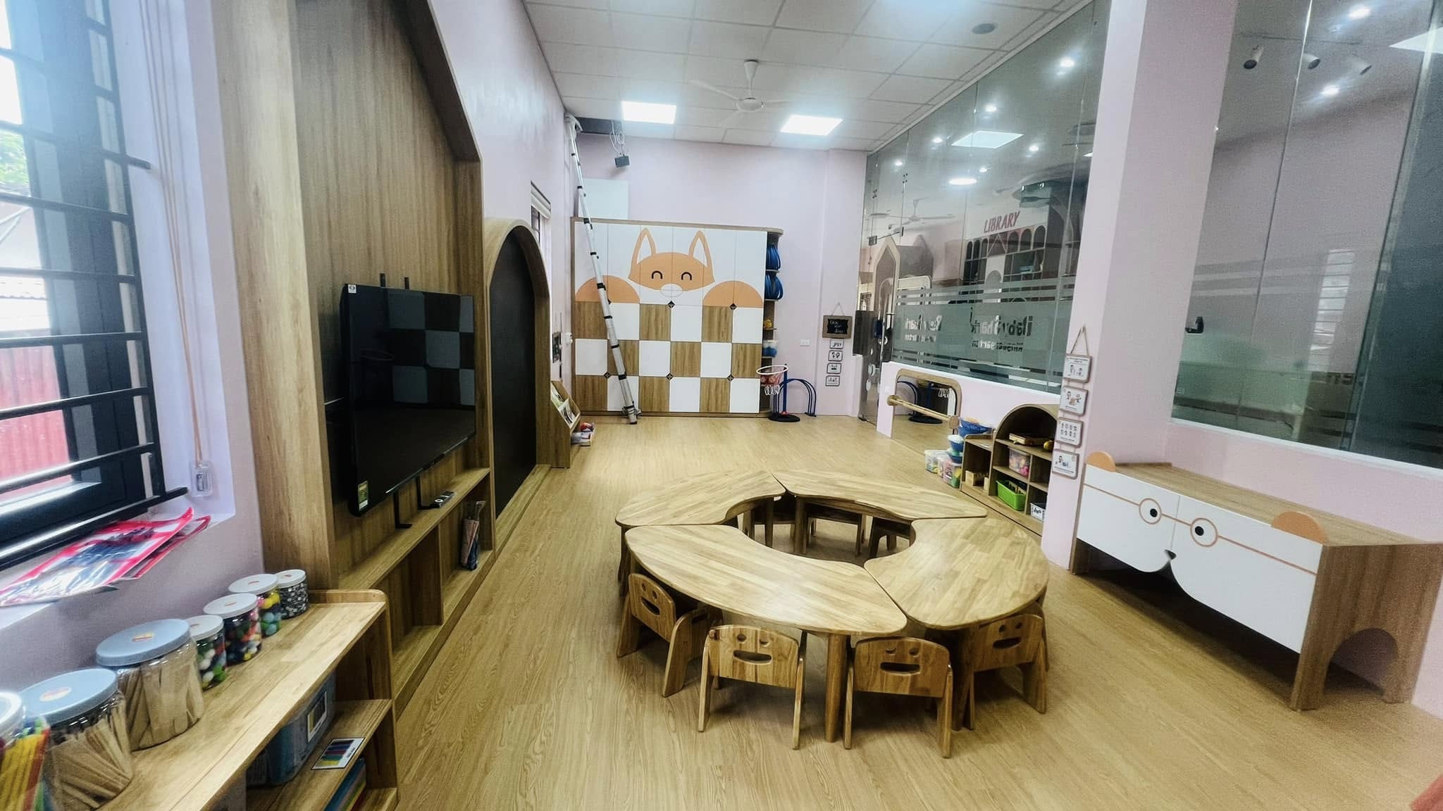 Nội thất biệt thự mini tại Ninh Bình - Chi tiết hoàn thiện cạnh, khe và tay nắm