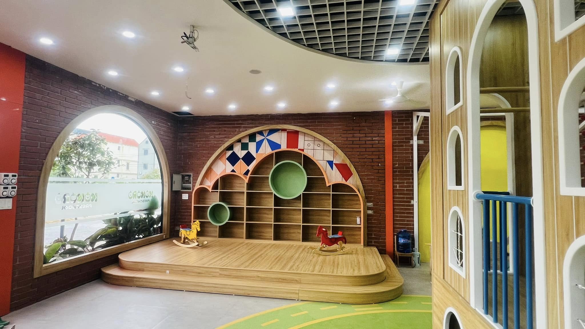 Thi công nội thất căn hộ studio Cầu Giấy - Chi tiết bề mặt gỗ và phụ kiện sau lắp đặt