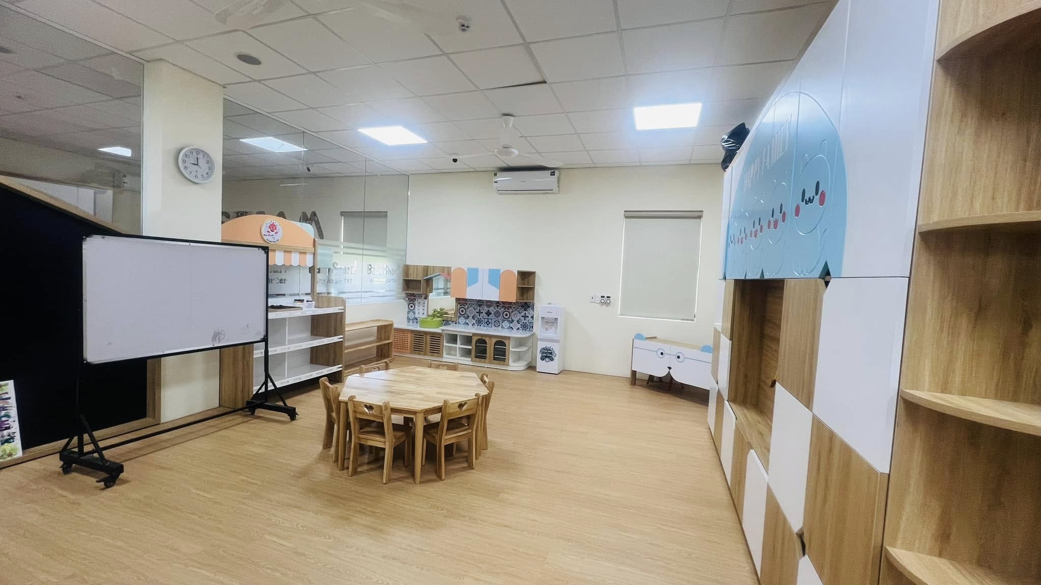 Thiết kế thi công phòng khách liền bếp nhà phố