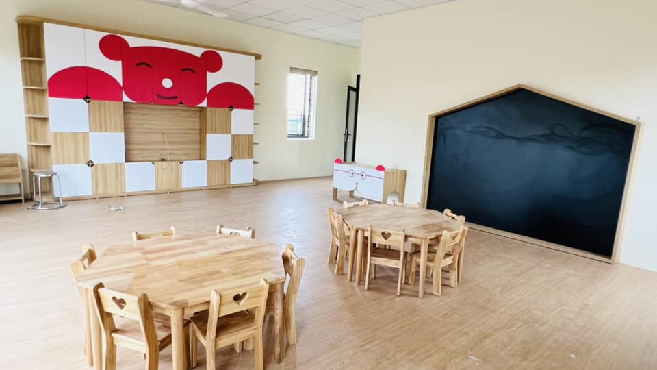 Sản xuất giường tủ đồng bộ phòng ngủ trẻ em - Chi tiết bề mặt gỗ và phụ kiện sau lắp đặt