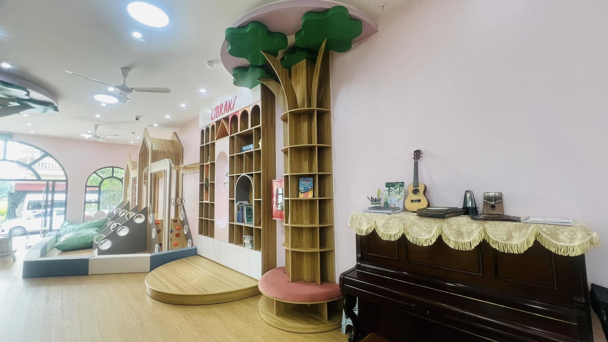 Hoàn thiện nội thất nhà phố 3 tầng Thanh Xuân - Chi tiết bề mặt gỗ và phụ kiện sau lắp đặt
