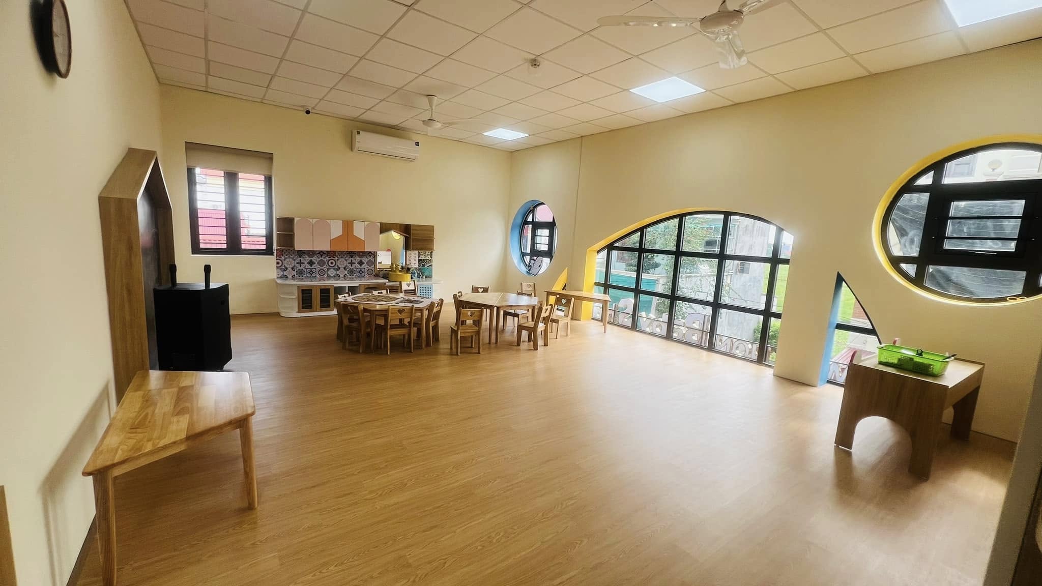 Nội thất biệt thự mini tại Ninh Bình - Chi tiết bề mặt gỗ và phụ kiện sau lắp đặt