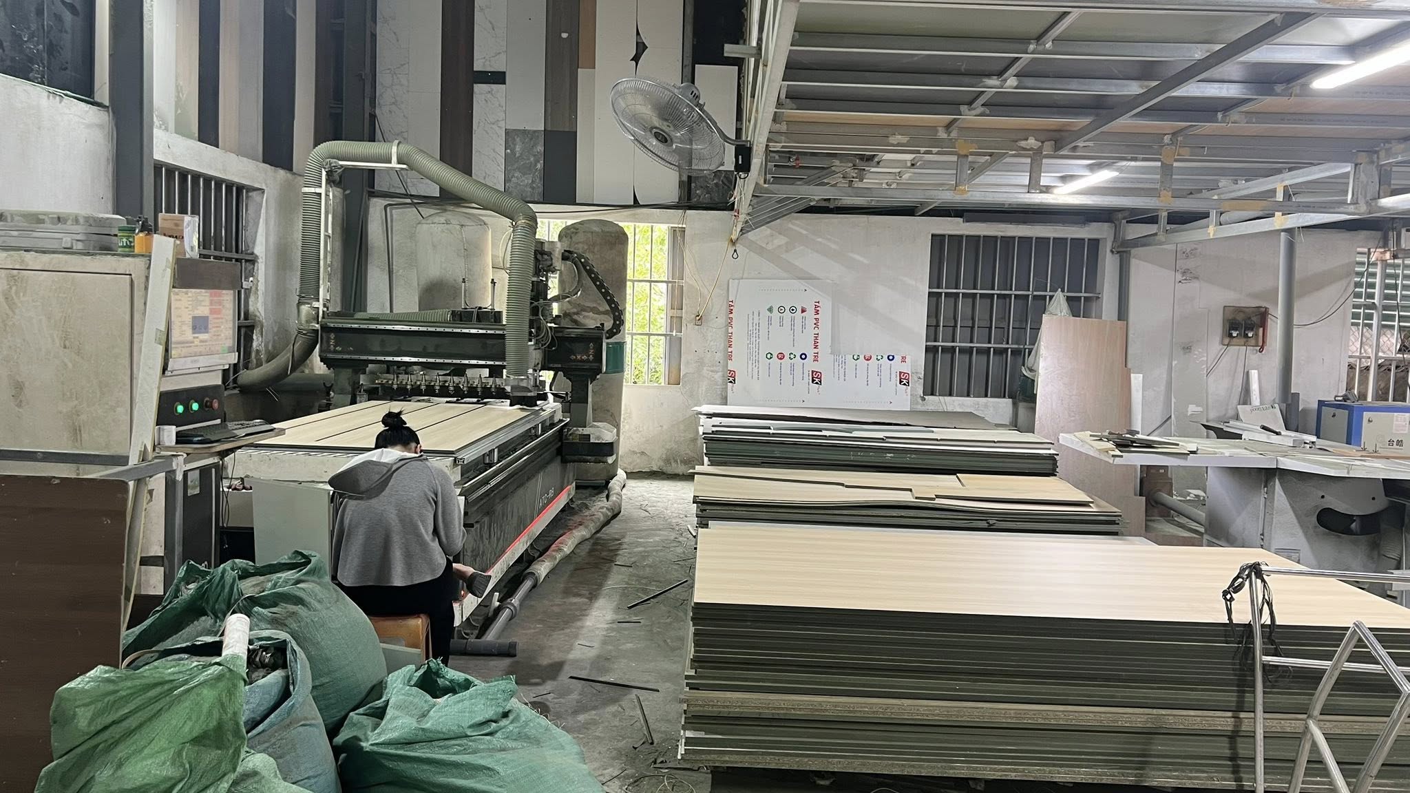 Thi công tủ bếp chữ L nhà phố Nam Định