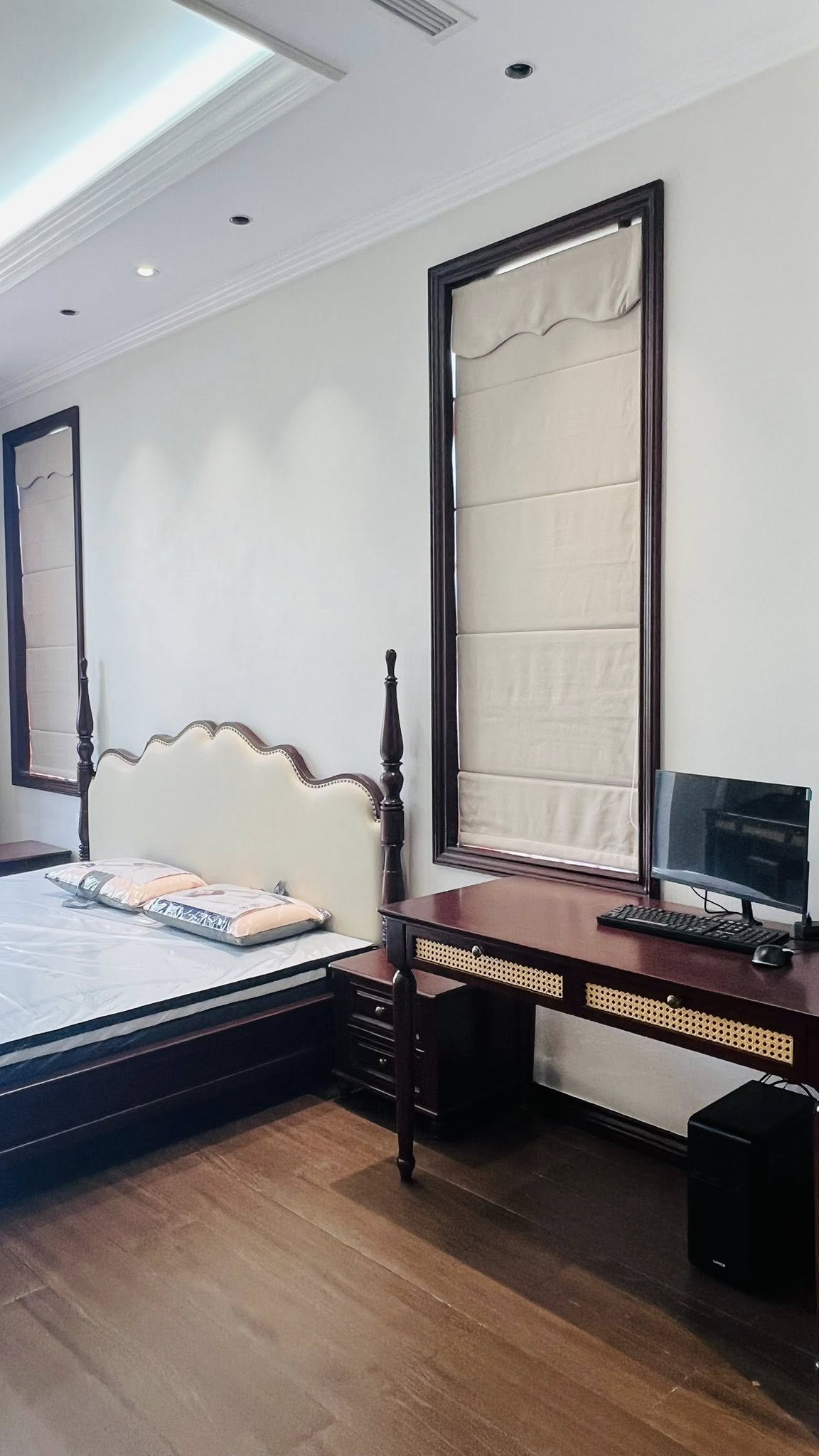 Hoàn thiện tủ quần áo cánh kính phòng master - Góc thi công hoàn thiện tại công trình