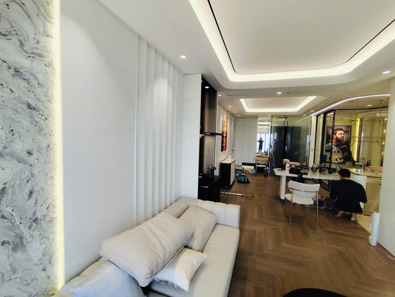 Hoàn thiện phòng khách gỗ óc chó veneer
