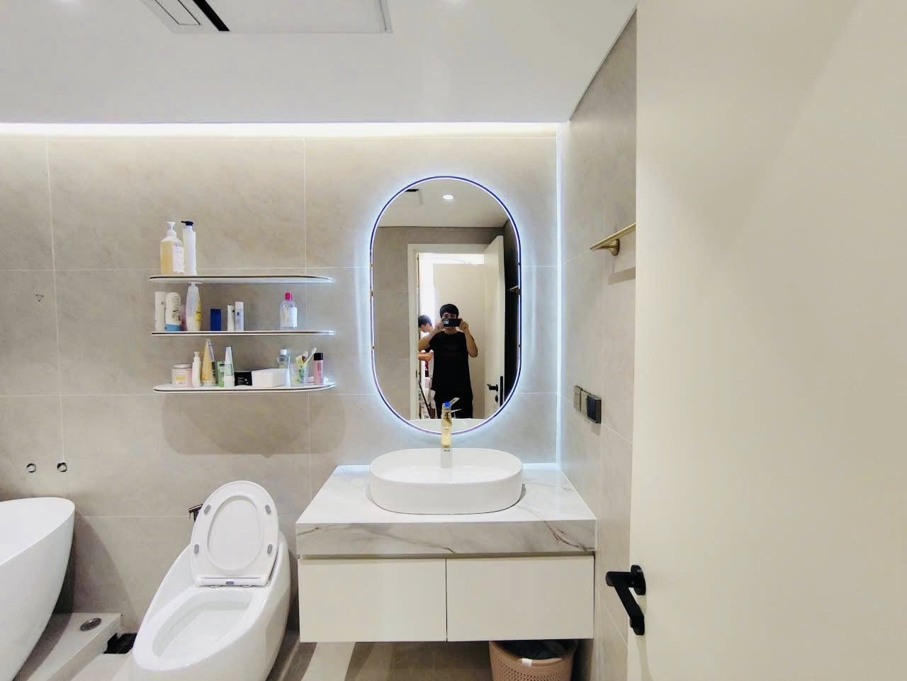 Thi công nội thất nhà phố mặt tiền 5m - Chi tiết hoàn thiện cạnh, khe và tay nắm