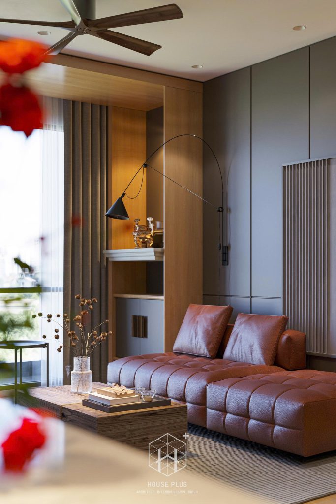 Phòng khách căn hộ chung cư với sofa da nâu cạnh ban công và ánh sáng tự nhiên