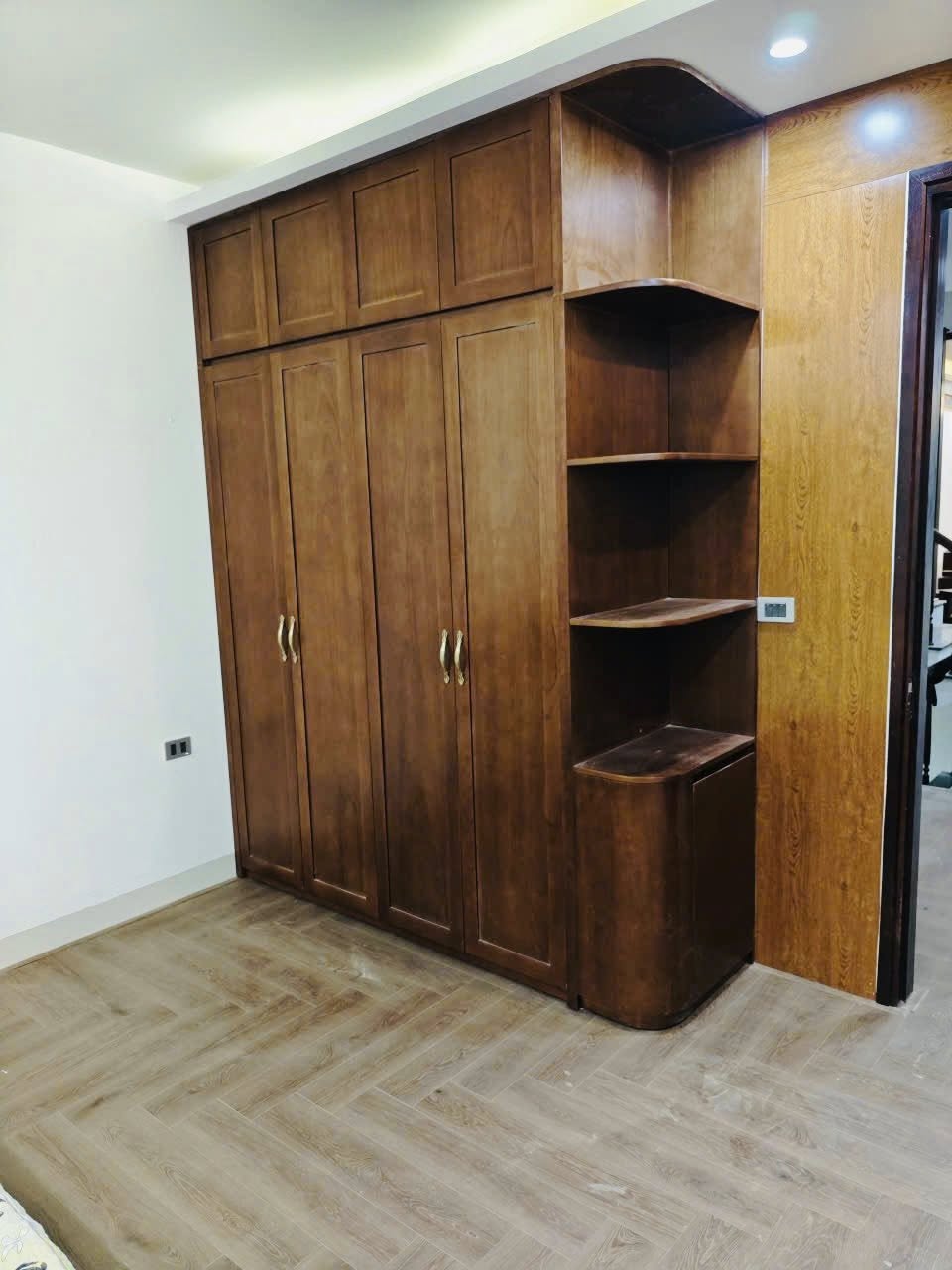 Tủ Quần Áo Nên Chọn Chất Liệu Gì Để Bền Và Đẹp?