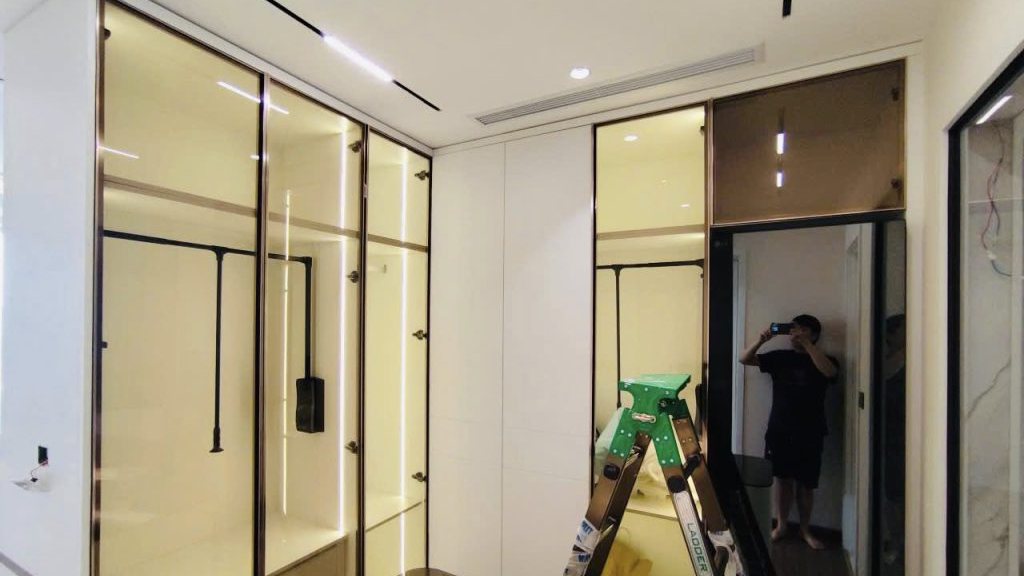 Ảnh chi tiết công trình Thi công hệ tủ đa năng khu vực sảnh vào - góc 10
