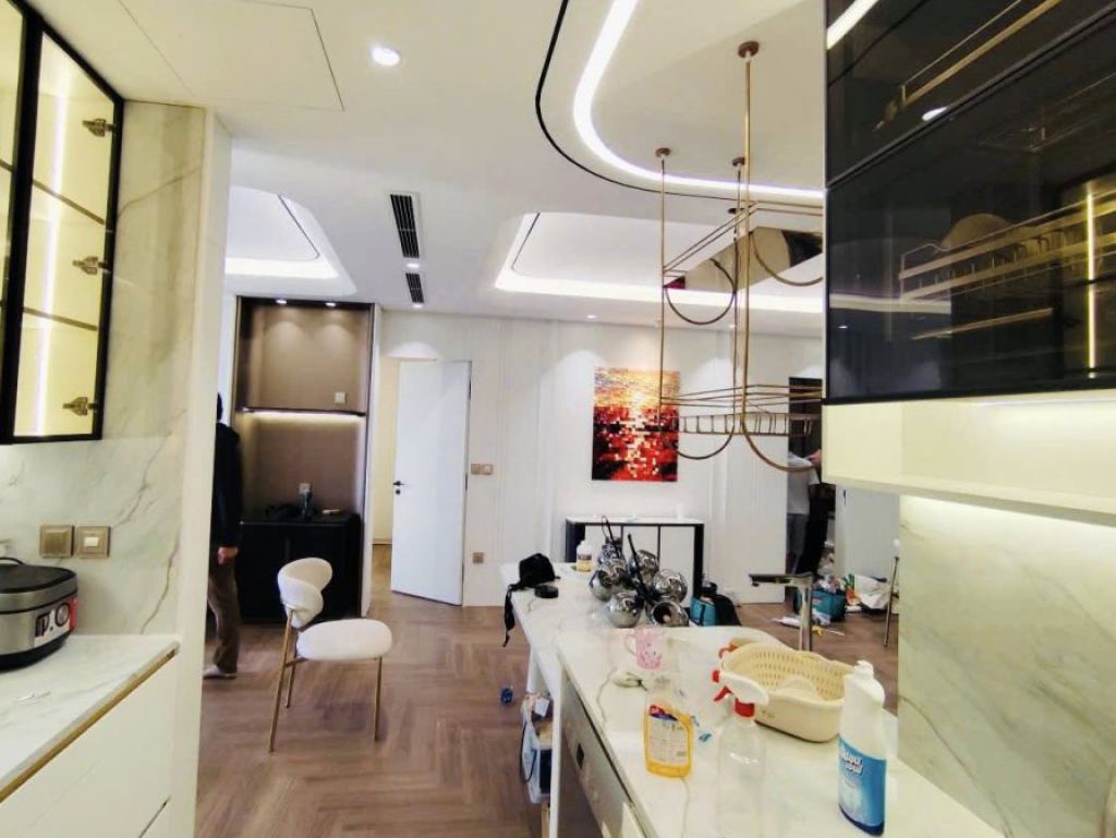 Chi tiết thi công và hoàn thiện trong dự án Thi công hệ tủ đa năng khu vực sảnh vào